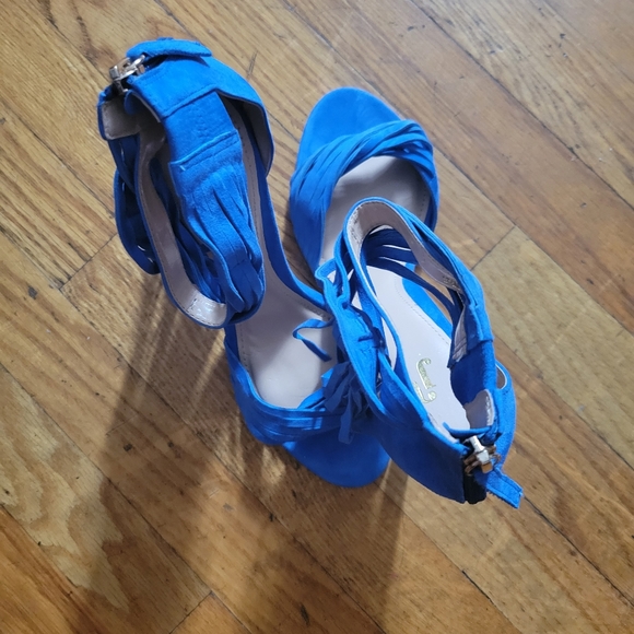 Shoes - Picture 5 of 6